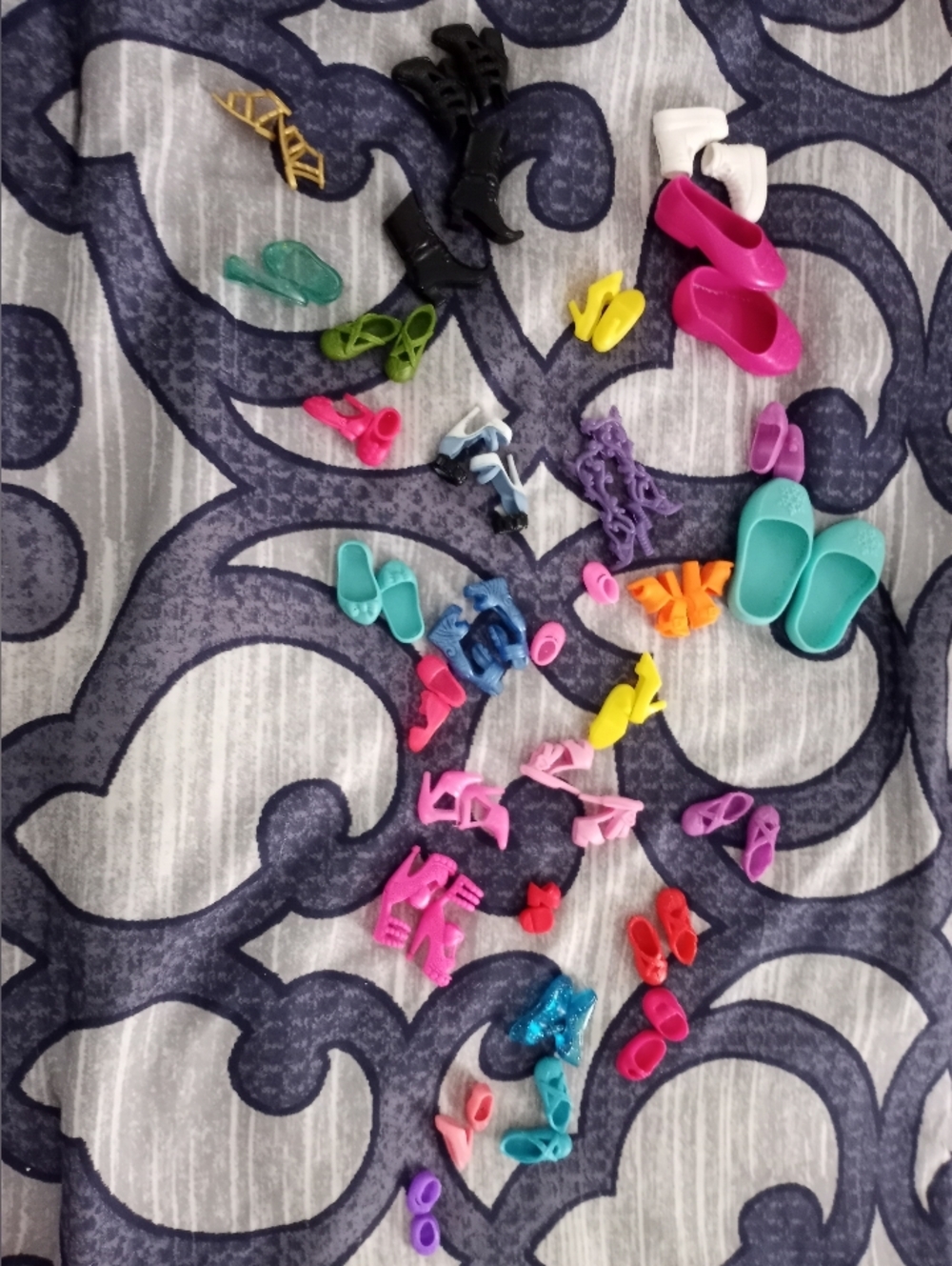 👠Assorted BARBIE and Other Doll Shoes👠